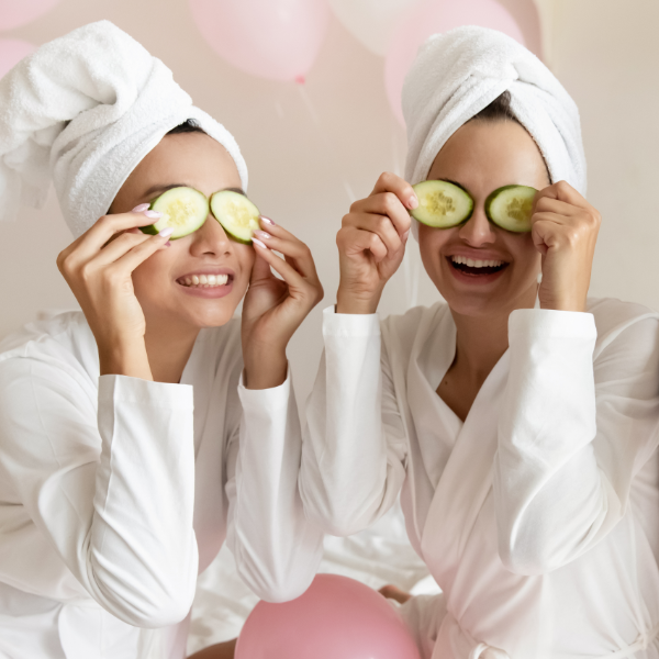 Spa Laundry Featuring Guests In Robes And Towels 600X600